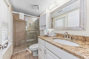 Superior Condo, 3 Bedrooms, Beach View, Beachfront | Bathroom | Towels - Harbour Place 313 (Orange Beach)