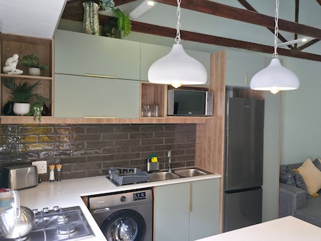 Fridge, microwave, oven, stovetop. Leipoldt Self-Catering Accommodation