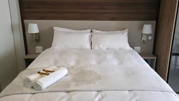 Studio Affaires, 1 grand lit, patio, vue jardin | Décoration personnalisée, ameublement personnalisé