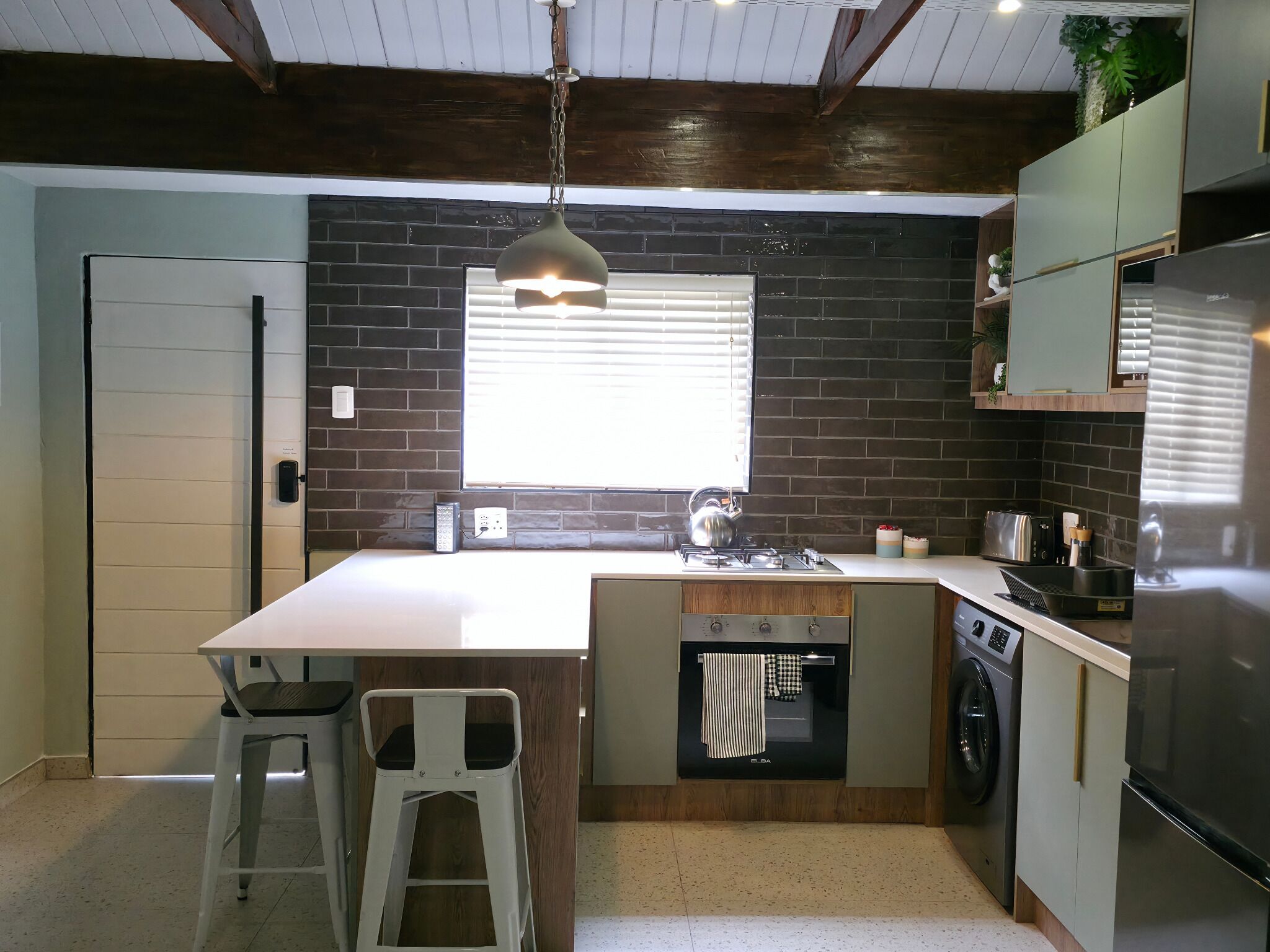 Business Studio, 1 Queen Bed, Patio, Garden View | Private kitchen