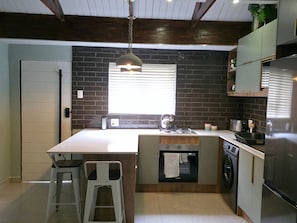 Business Studio, 1 Queen Bed, Patio, Garden View | Private kitchen