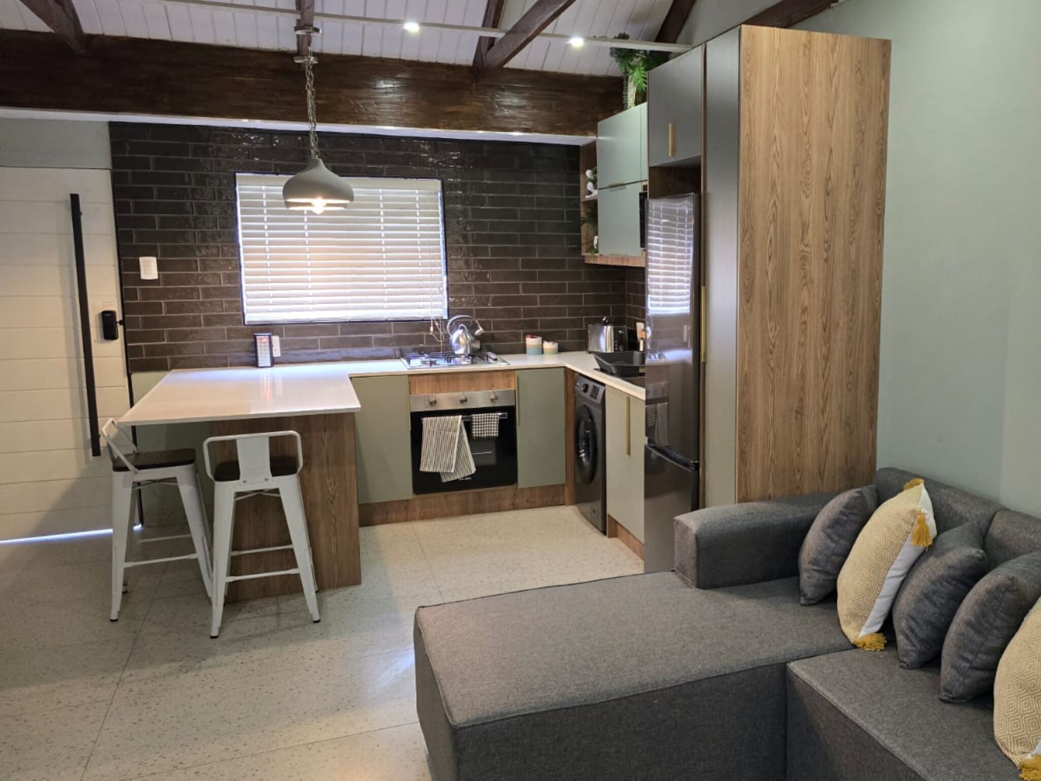 ビジネス スタジオ クイーンベッド 1 台 パティオ ガーデンビュー | 内装