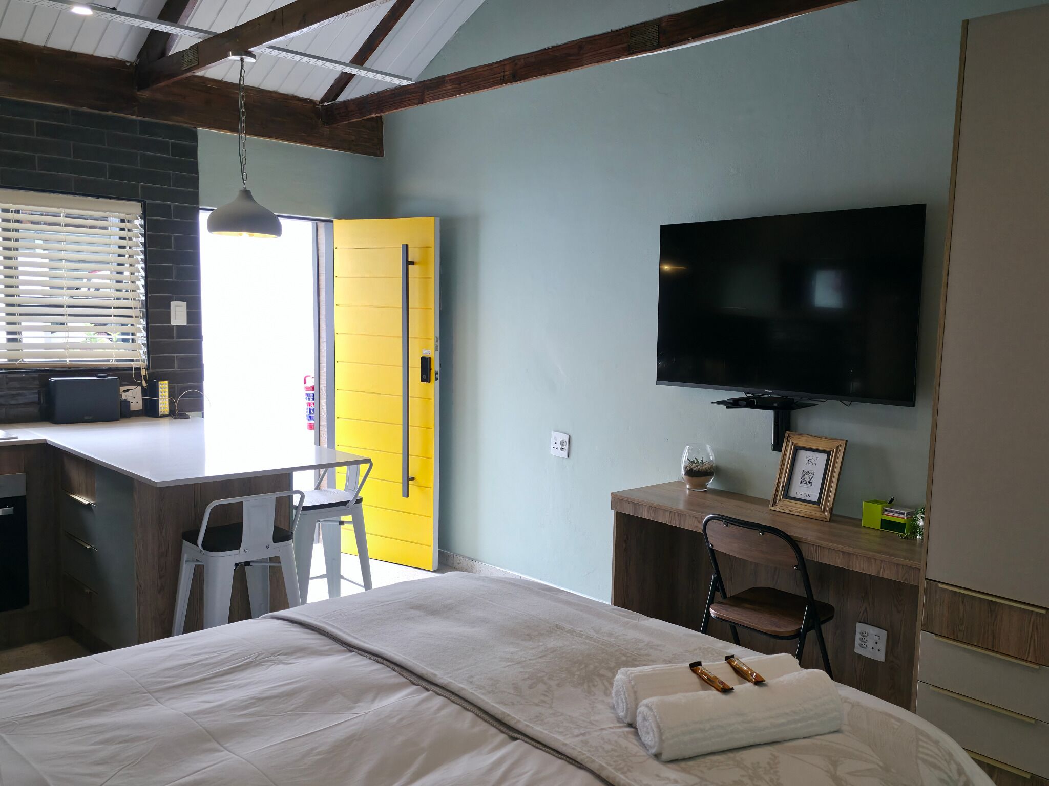 Business Studio, 1 Queen Bed, Patio, Garden View