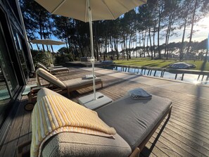 Terrace/patio - Villa PalmGreen, Under the pines, Facing the sea (Les Mathes)