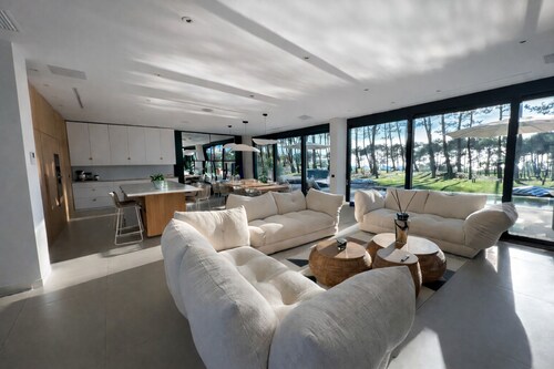 Villa PalmGreen, Under the pines, Facing the sea