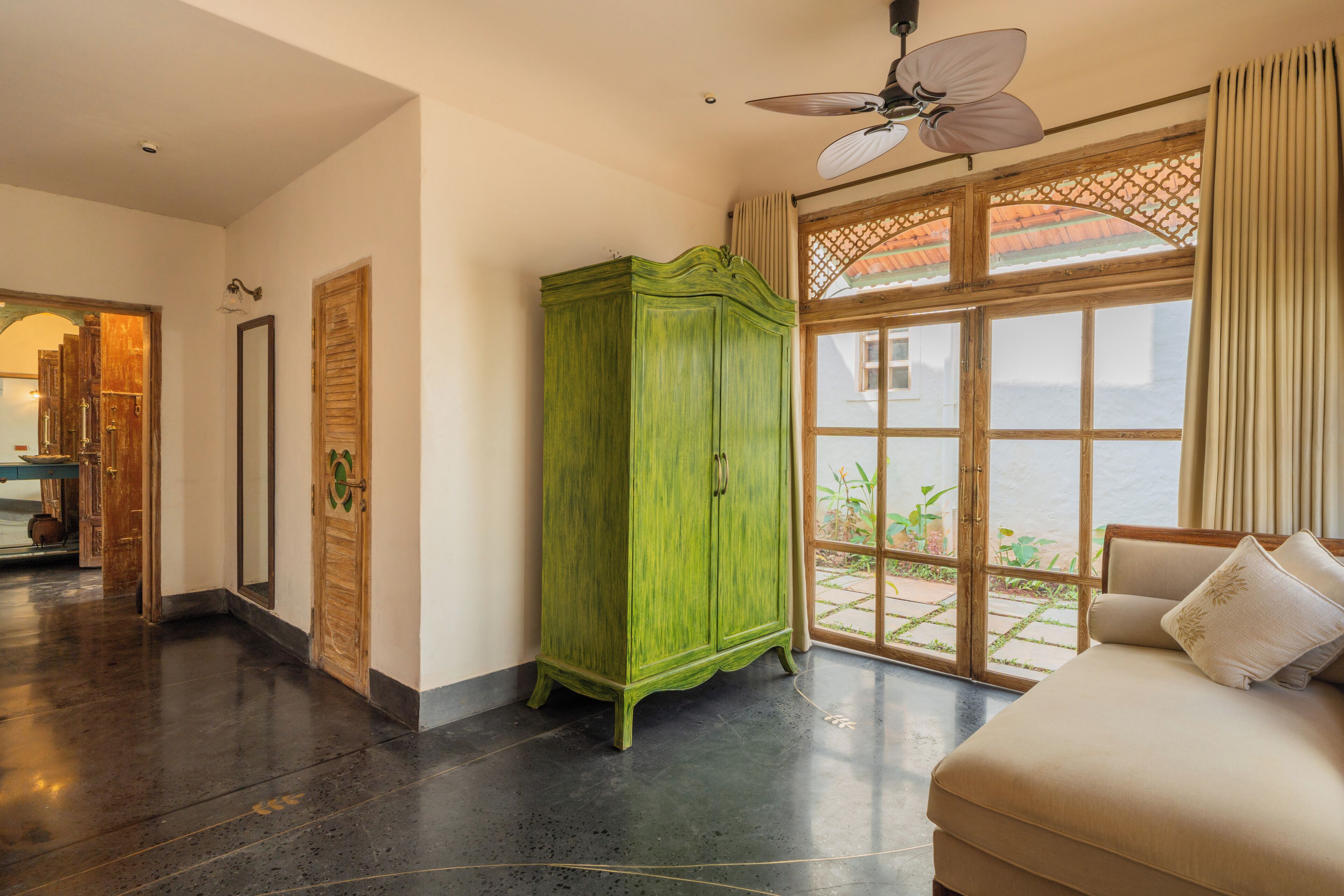 Villa Deluxe - balkong - utsikt mot trädgården | Interiör