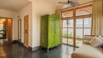 Villa Deluxe - balkong - utsikt mot trädgården | Interiör