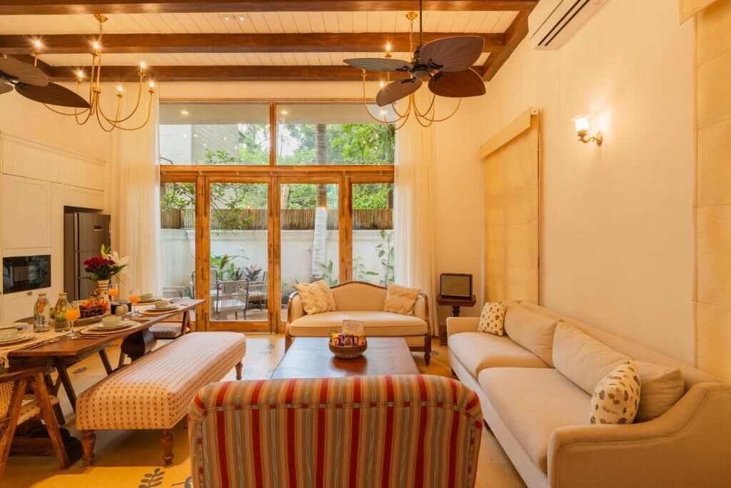 Villa Deluxe, balcone, vista giardino | Area soggiorno