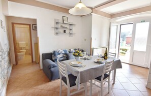 Appartement, 2 chambres, patio, vue jardin | Salle à manger