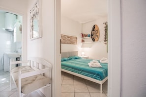 Room - Cozy apartment of 60 sqm of a villa located on the first floor (some steps to access), perfect for 4 people.The location is fabulous, we are in a quiet residential neighborhood just 160 meters from La Conia Beach, area served by all the main services: ba (OlBia Tempio)