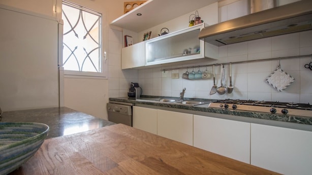 Private kitchen - Cozy apartment of 60 sqm of a villa located on the first floor (some steps to access), perfect for 4 people.The location is fabulous, we are in a quiet residential neighborhood just 160 meters from La Conia Beach, area served by all the main services: ba (OlBia Tempio)