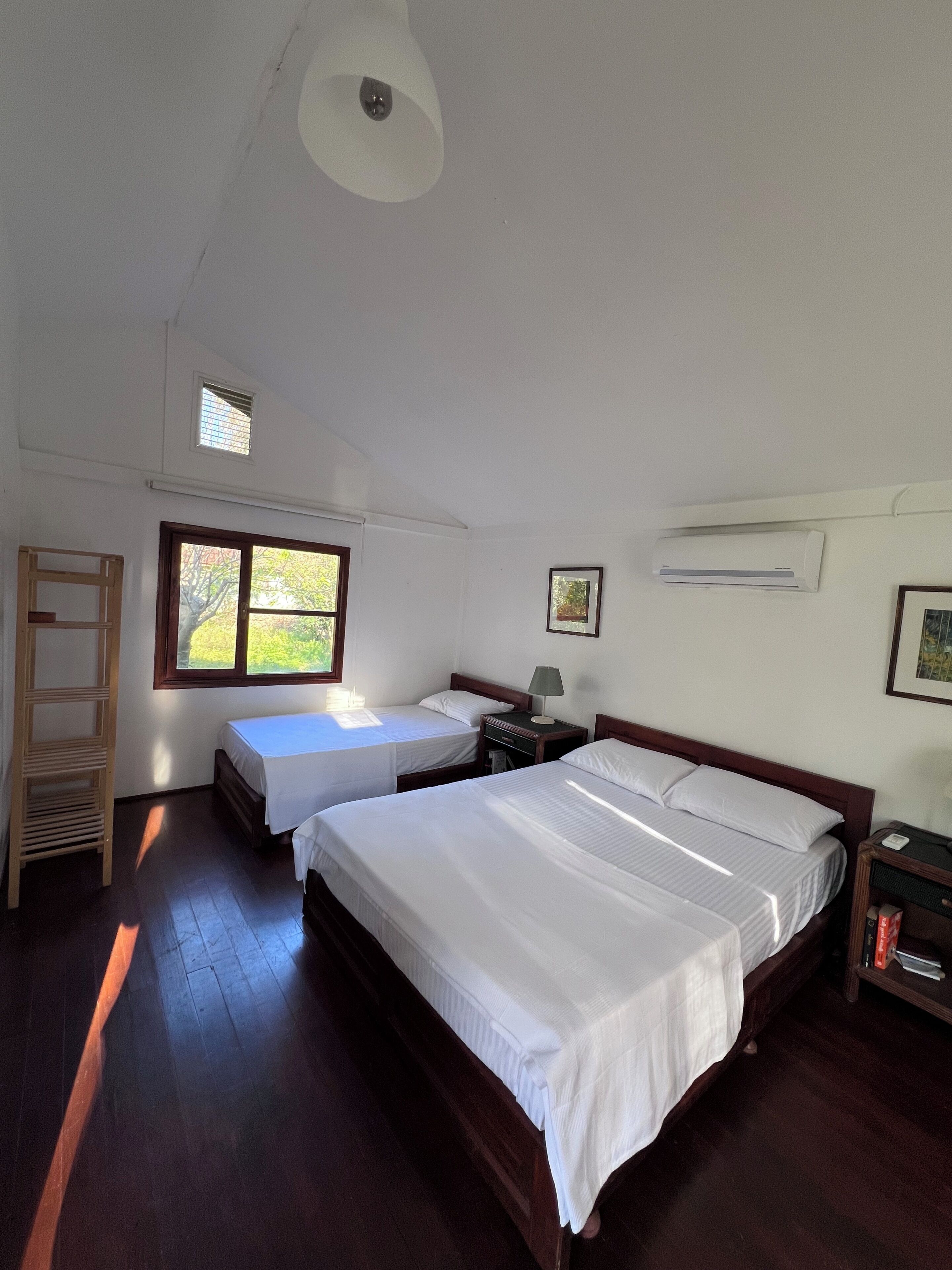 Økonomi-tremannshytte, hageutsikt