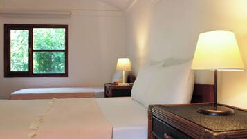 Economy trippelrum - utsikt mot trÀdgÄrden