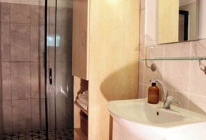 Shower, rainfall showerhead, hair dryer, towels - Argos Çıralı (Kemer)