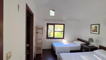 Økonomi-tremannshytte, hageutsikt