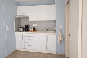 Private kitchen - Vrbo Property (Les Sables-d'Olonne)