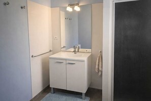 Bathroom - Vrbo Property (Les Sables-d'Olonne)