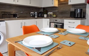 Private kitchen - Puffin Cove - luxury accommodation near central Kirkwall (Kirkwall)