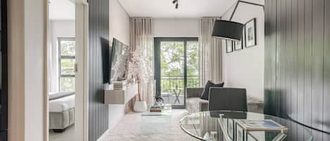 Apartment, 1 Bedroom, Balcony | Living area