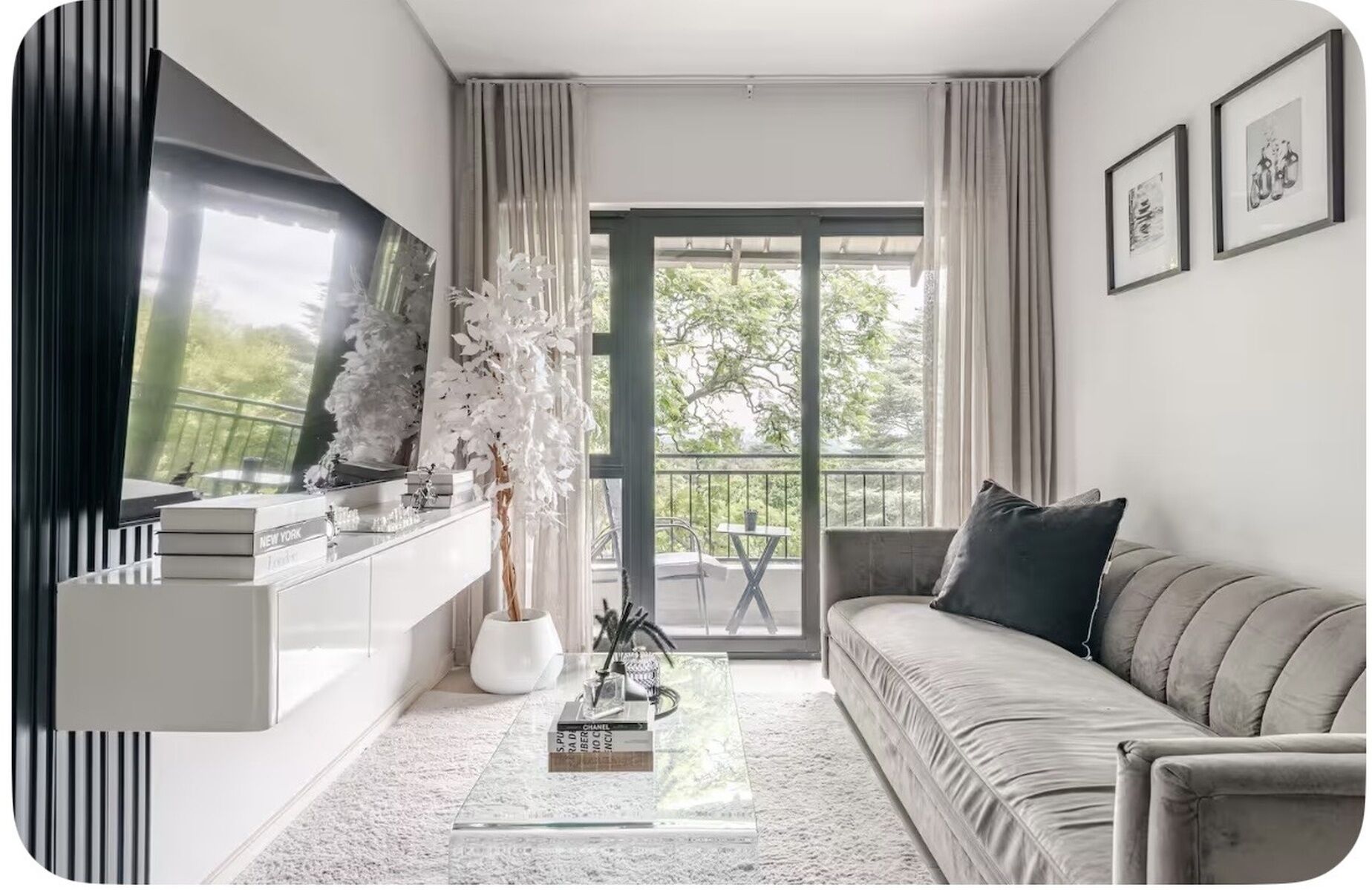 Apartment, 1 Bedroom, Balcony | Living area