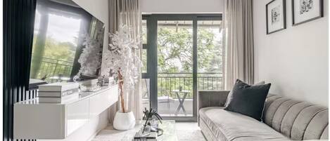 Apartment, 1 Bedroom, Balcony | Living area