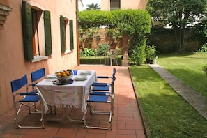 Outdoor dining - Vrbo Property (Venezia)