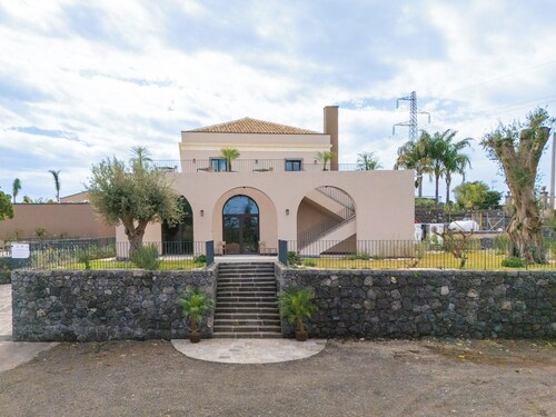 Flora Sicula - Cultivating Hospitality