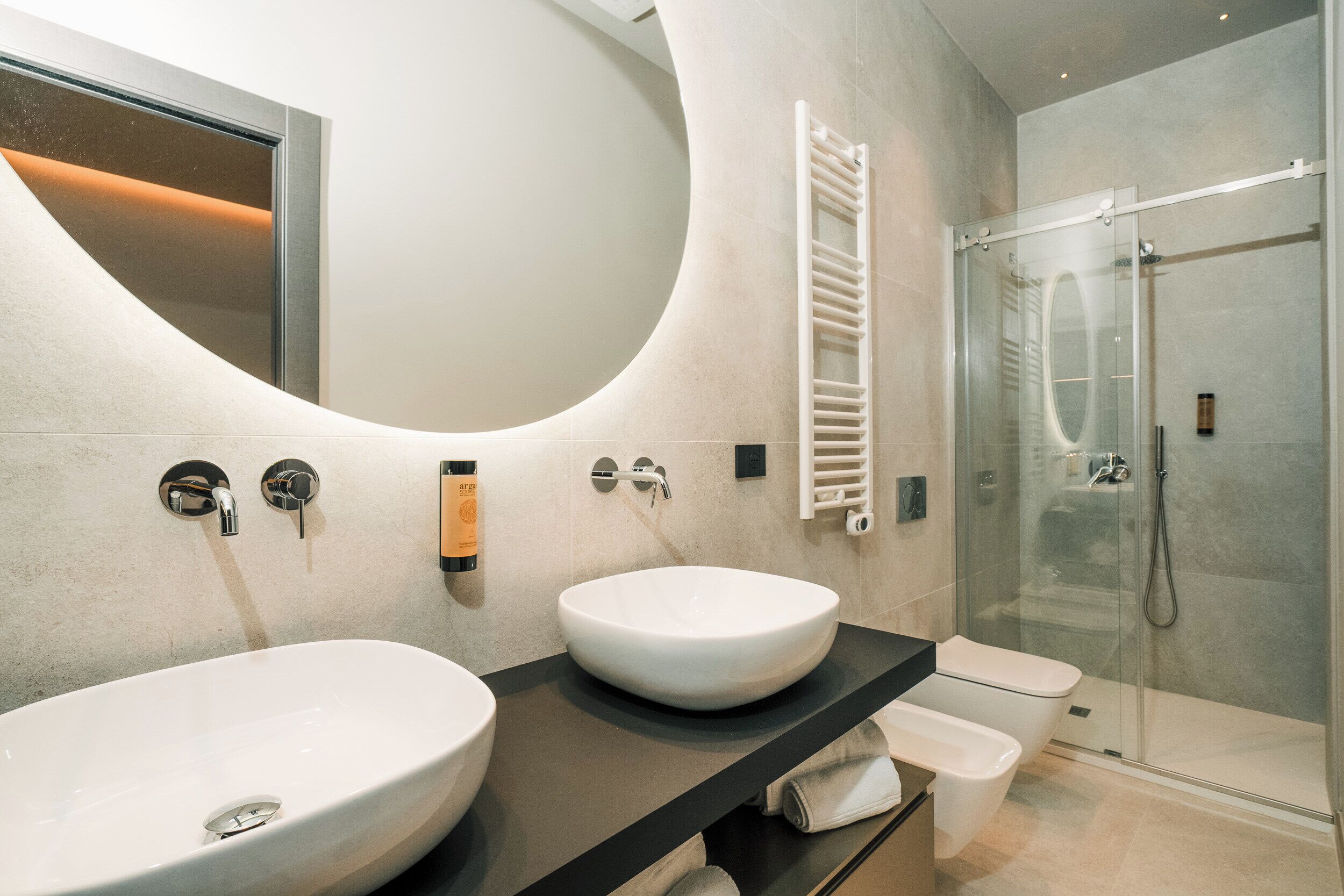 Tripla Deluxe, balcone, vista mare | Bagno | Set di cortesia gratuito, asciugacapelli, pantofole, bidet