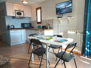 Dining - Studio cabin lake view - 4 guests (Les Angles)