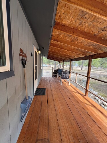 2-bedroom cabin in quaint Lowman for a relaxing stay