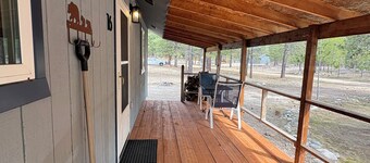 2-bedroom cabin in quaint Lowman for a relaxing stay