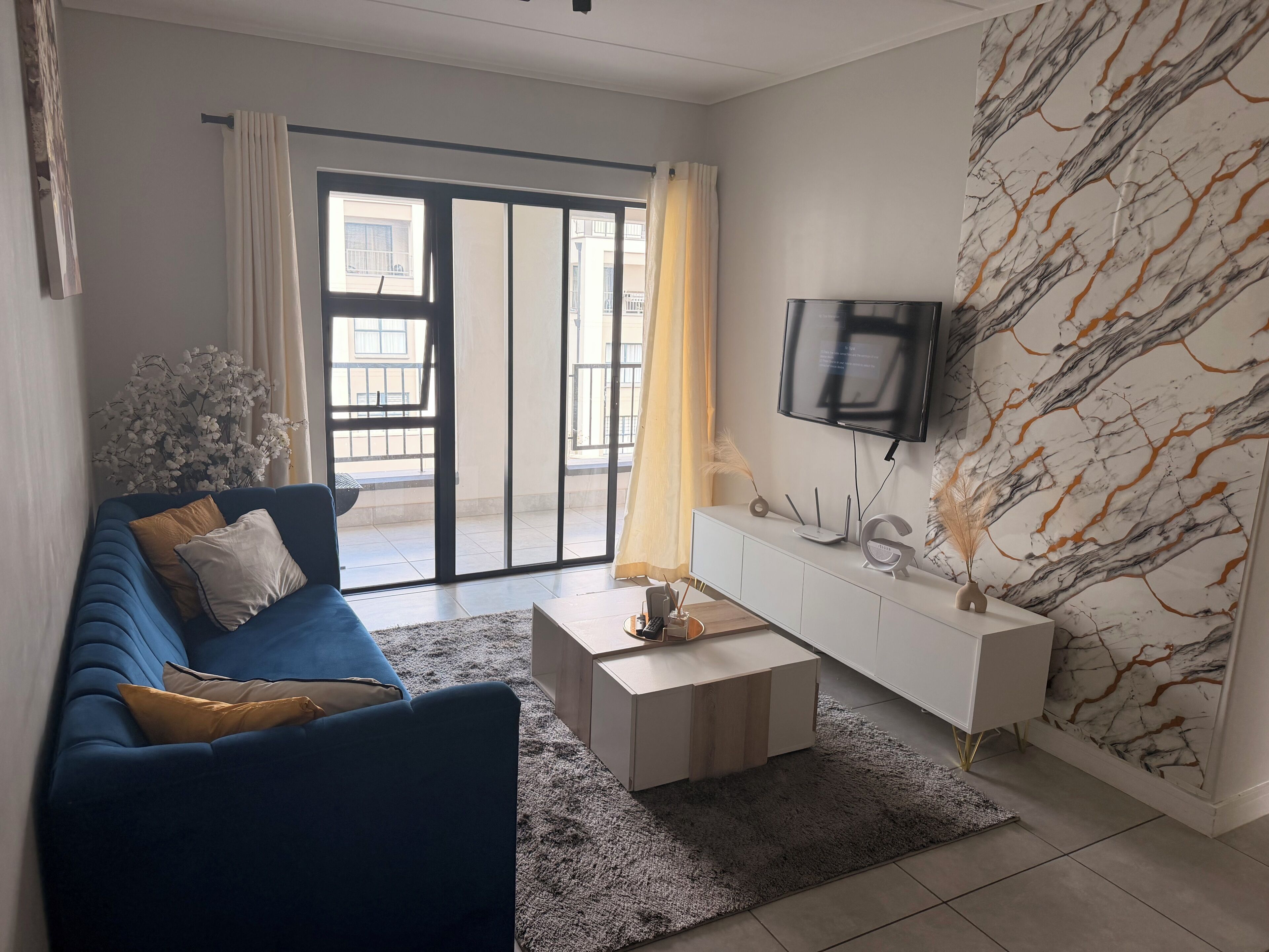 Appartement, plusieurs chambres, patio | Salle de séjour