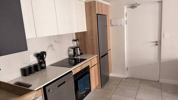 Appartement, plusieurs chambres, patio | Intérieur