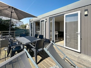 Outdoor dining - Comfort mobile home, parking - 4 guests, city center (Jullouville)