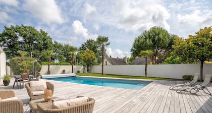 Spacious room with terrace and pool