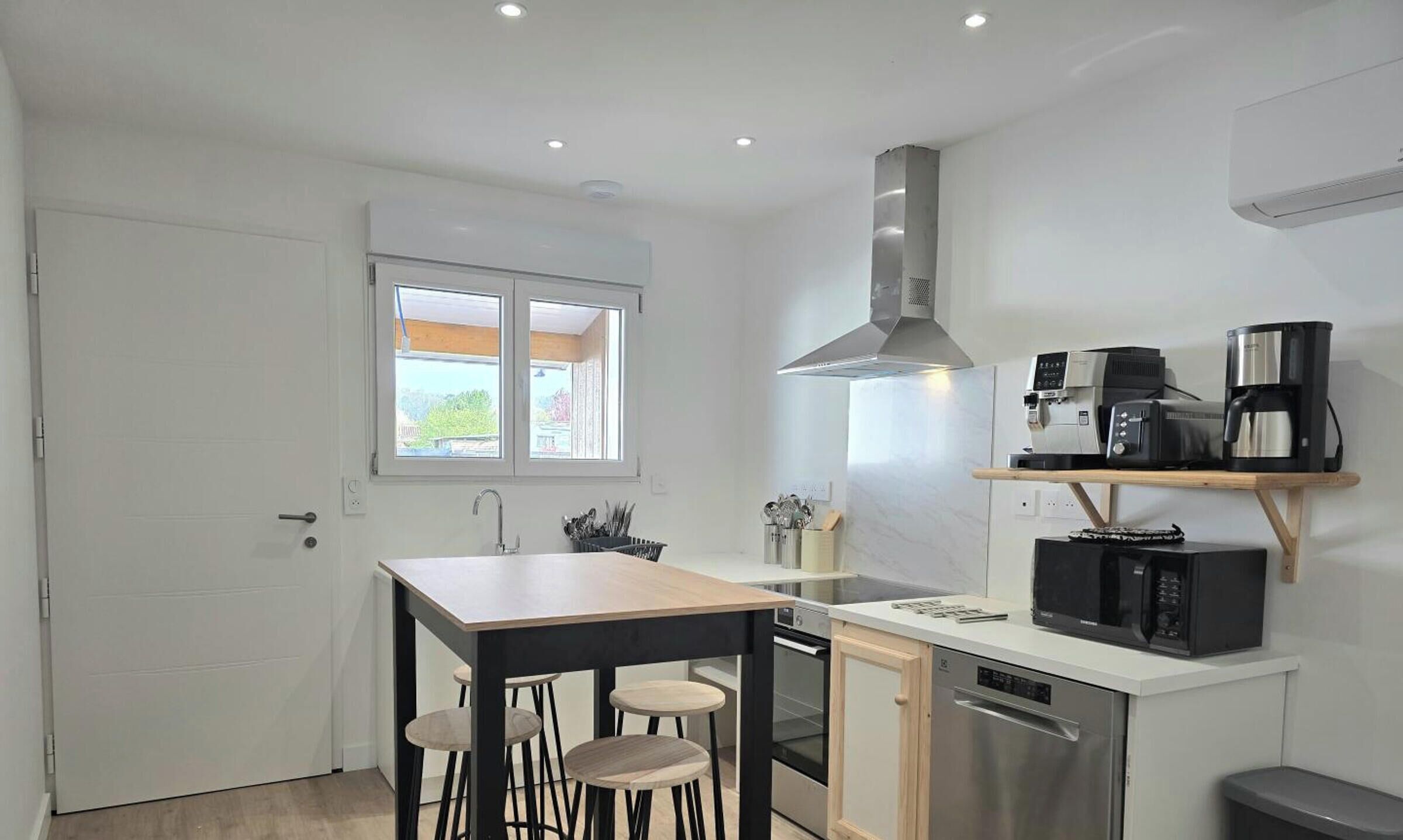 Fridge, microwave, dishwasher, coffee/tea maker
