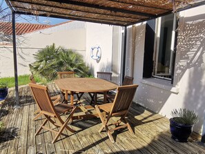 Outdoor dining - House near water pond - 6 guests (L'Aiguillon-sur-Mer)