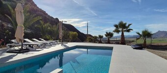 Villa with pool and AC - 4 guests