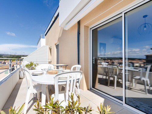 Modern apartment, balcony and parking - 4 guests