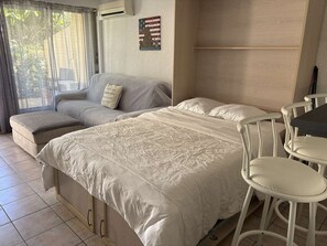 TV - Studio with AC and terrace - 4 guests (Port Camargue)