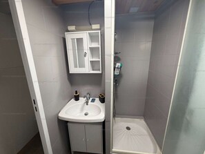 Bathroom - Top-floor tranquil apartment - 5 guests (Narbonne)