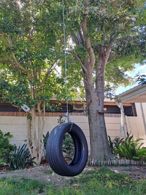 Property grounds - 2-bedroom, pet friendly,  pool, in family friendly Cape Town neighborhood (Cape Town)