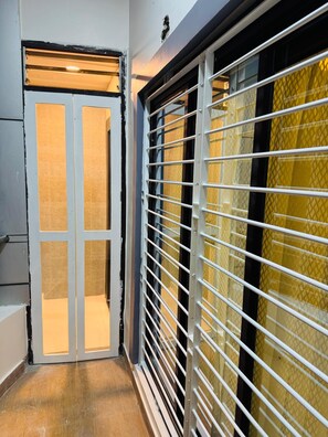 Studio Suite | Interior - Ramatva Stays (Varanasi)