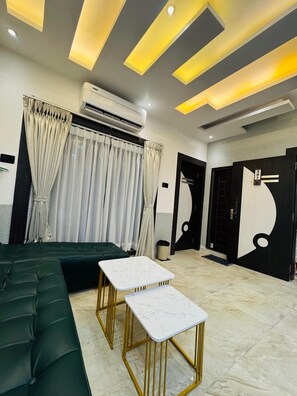 Studio Suite | Bahagian dalam