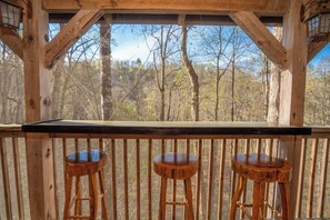 Property grounds - WhispPineR: Wooded View, Hot Tub, Wifi, Secluded, Game Room, Theater (Sevierville)
