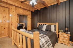 4 bedrooms, iron/ironing board, free WiFi, bed sheets - WhispPineR: Wooded View, Hot Tub, Wifi, Secluded, Game Room, Theater (Sevierville)