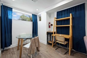 Dining - Modern 2BR Suite – Easy Access to Nats Park (Washington)