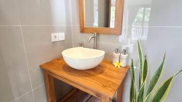 Shower, towels, soap, shampoo
