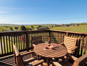 Cottage | Outdoor dining - Heather Heights (Whitby)