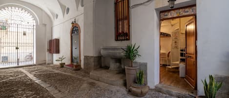 Interni